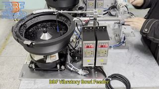 China Hersteller VibrationsschüsselzuführerHochpräziser kundenspezifischer Kunststoff-Sprengringzuführer