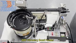 Maßgeschneiderter Vibrationsförderer mit Silikonwaschanlage und Vibrationsschüssel